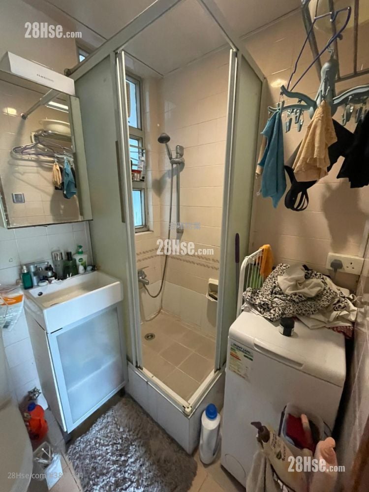 Ko Nga Court Sell 2 Bedrooms , 1 Bathroom 311 ft²