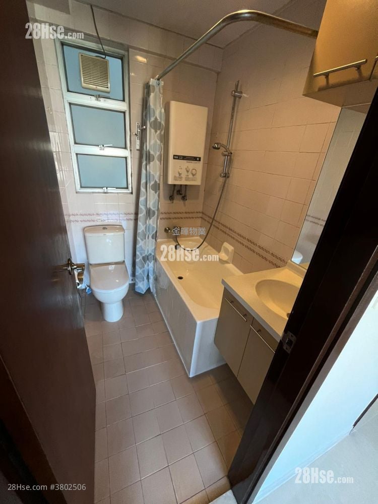 Ko Nga Court Sell 3 Bedrooms , 1 Bathroom 477 ft²