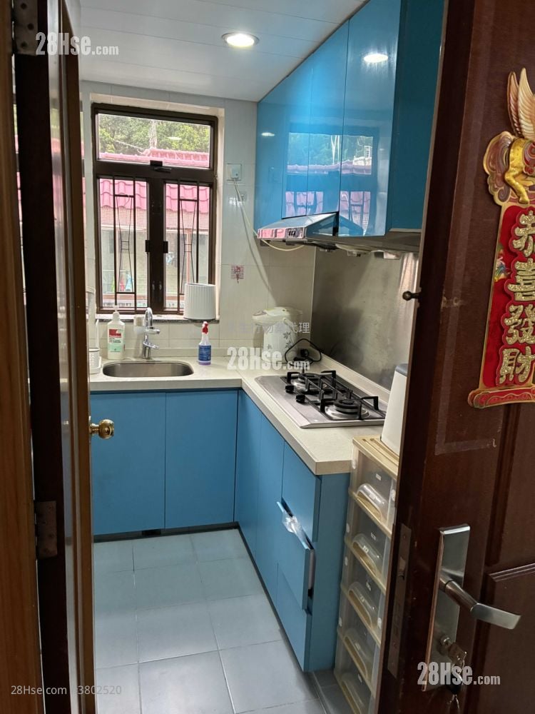 Hang Hau Village Sell 3 Bedrooms , 1 Bathroom 700 ft²