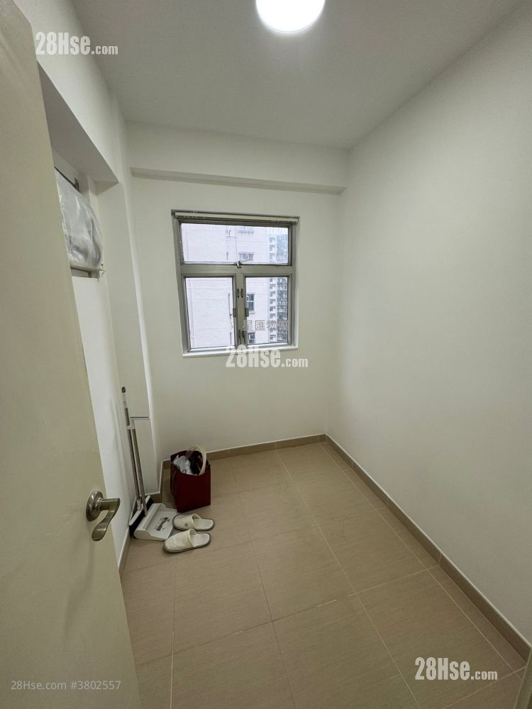 Tak Man Building Rental 2 Bedrooms , 1 Bathroom 321 ft²