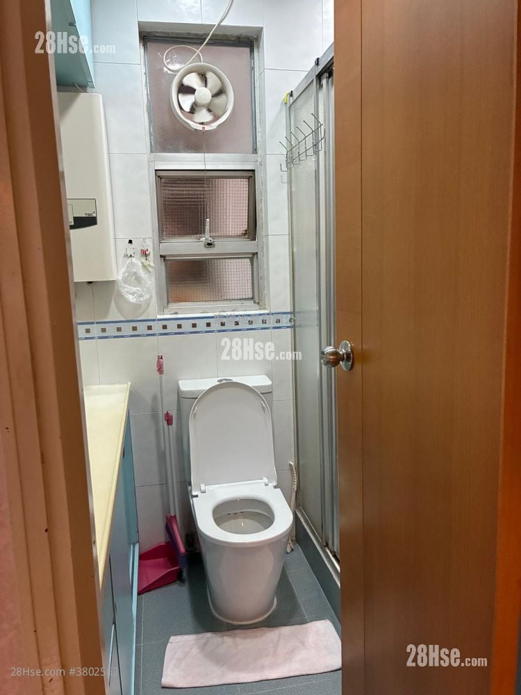 Eastway Towers Sell 2 Bedrooms , 1 Bathroom 471 ft²