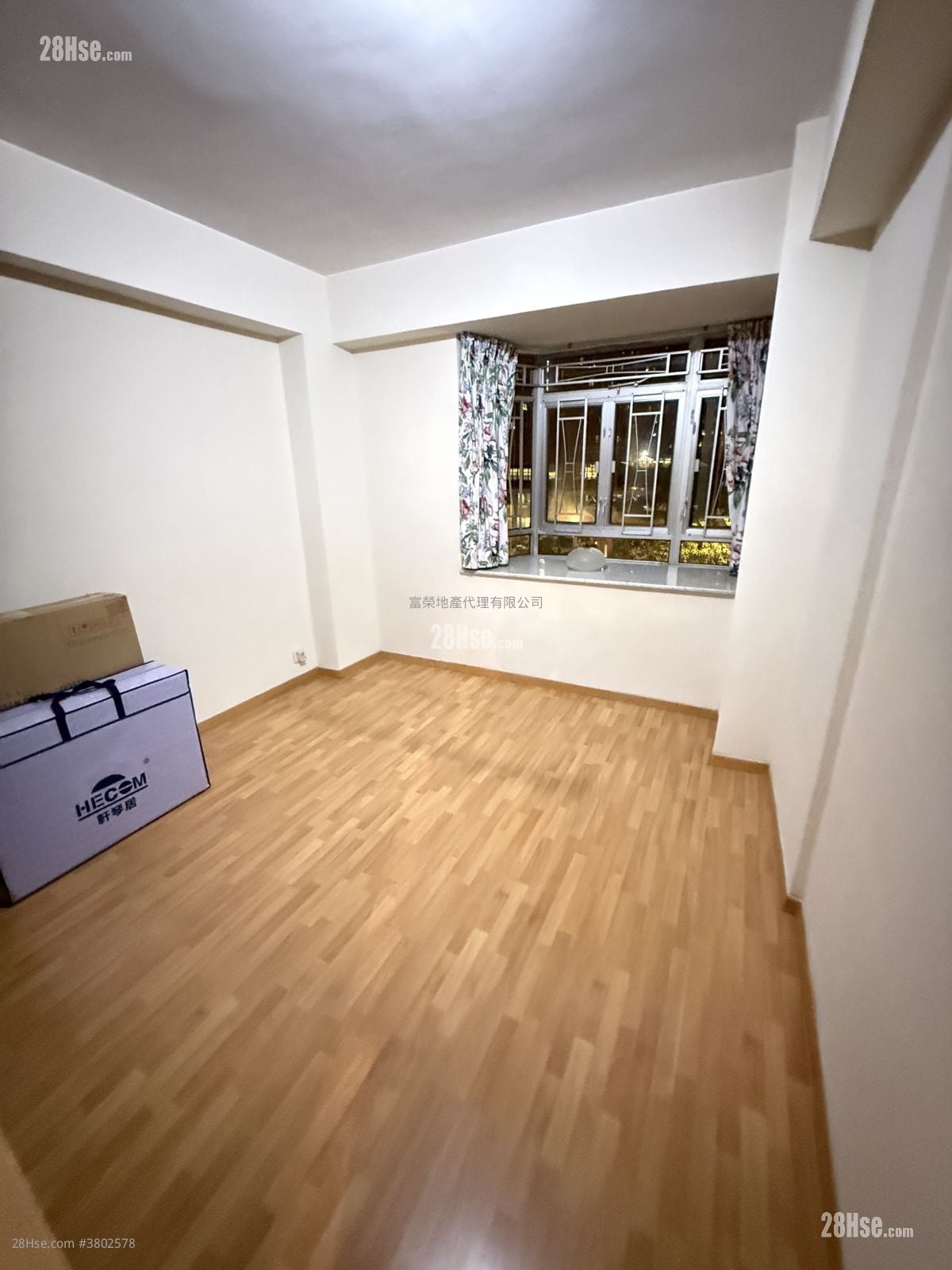 红磡湾中心 售盘 4 房 , 2 浴室 911 平方尺