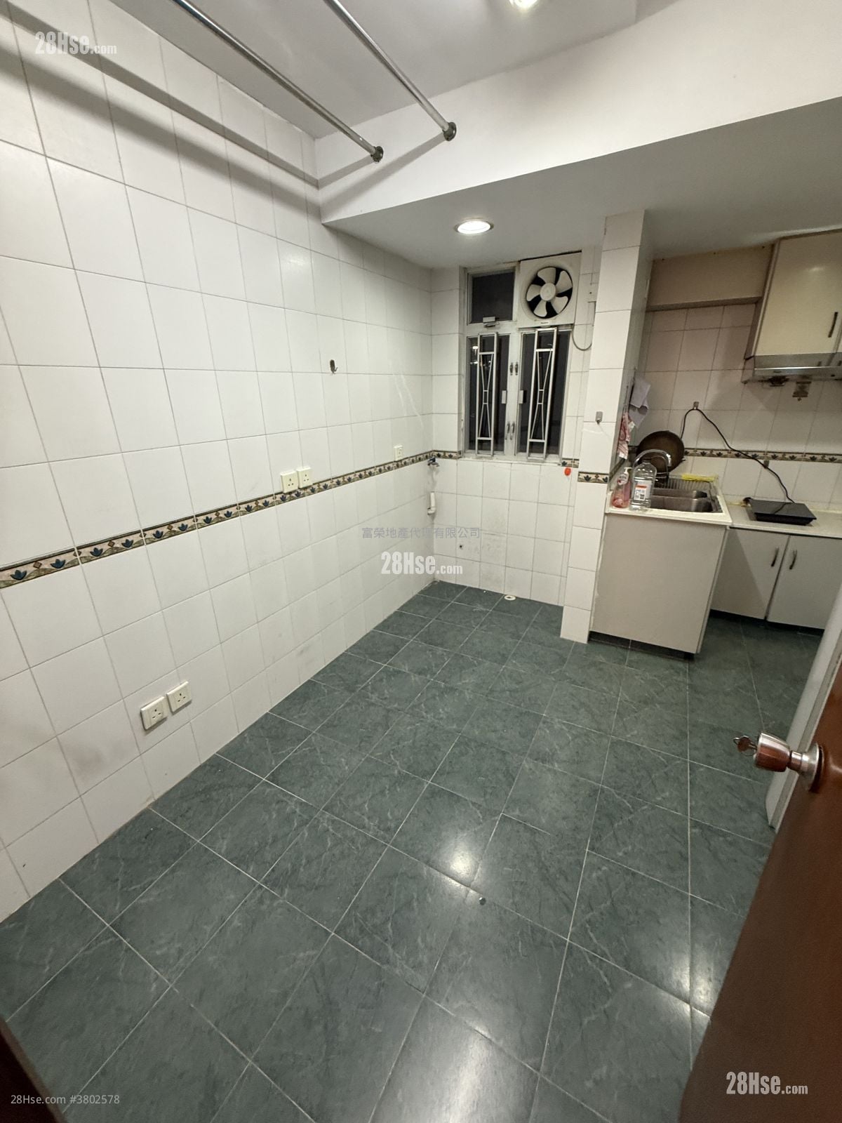 红磡湾中心 售盘 4 房 , 2 浴室 911 平方尺