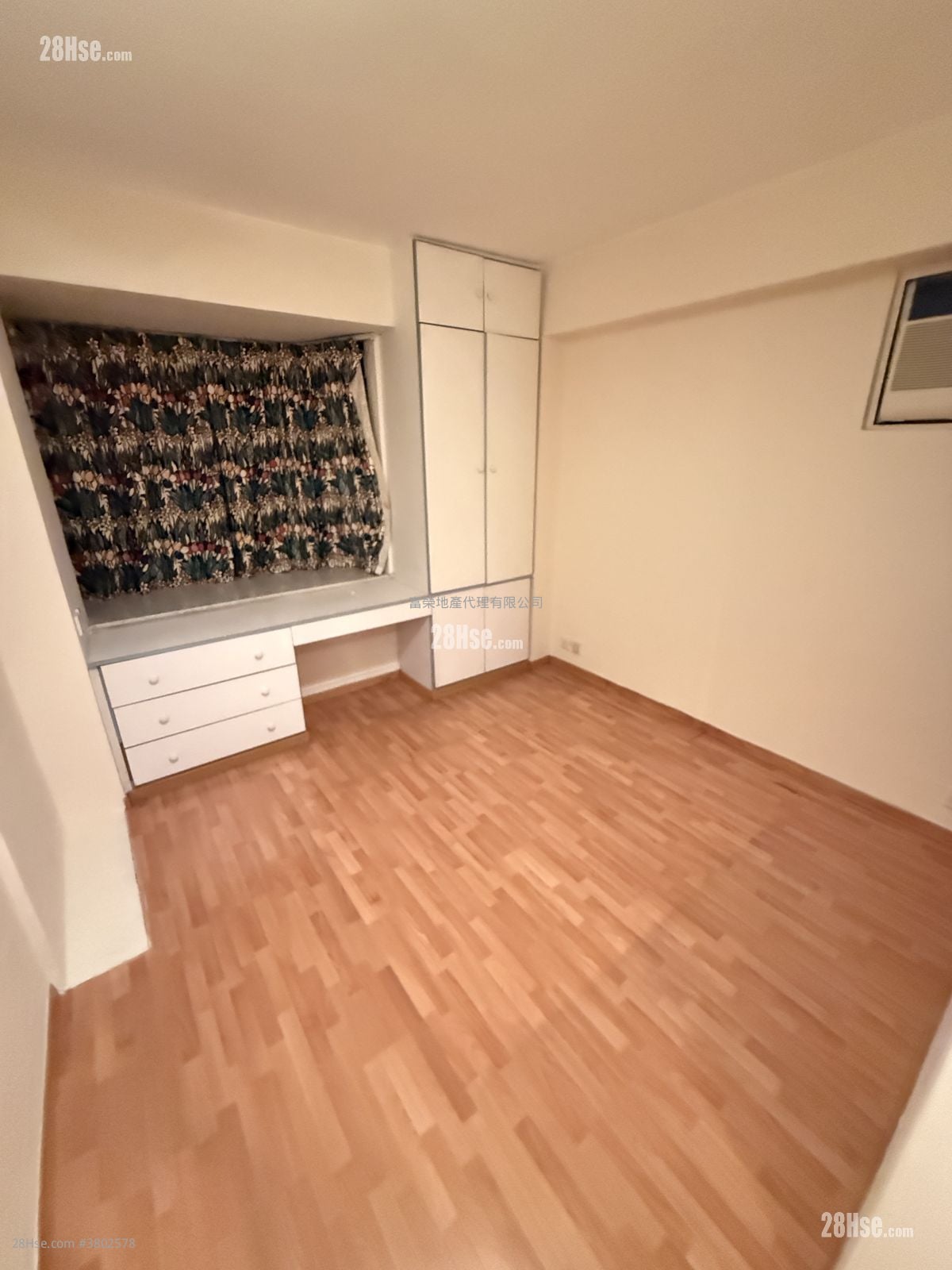 红磡湾中心 售盘 4 房 , 2 浴室 911 平方尺