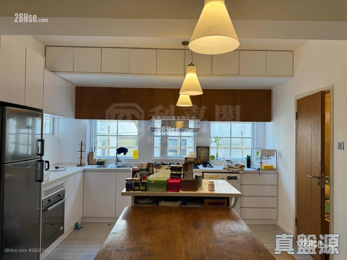 King's Court Sell 3 Bedrooms , 2 Bathrooms 1,053 ft²