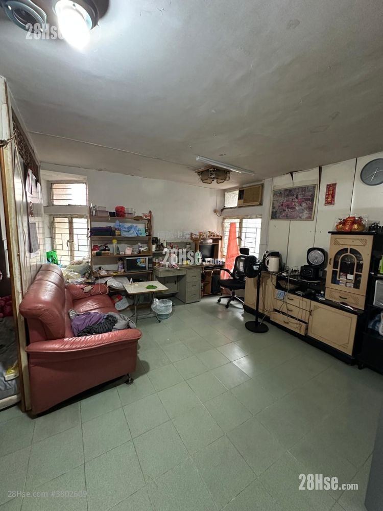 Wah Ming Est Sell 3 Bedrooms , 1 Bathroom 489 ft²