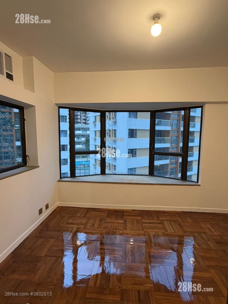 Euston Court Sell 2 Bedrooms , 1 Bathroom 587 ft²