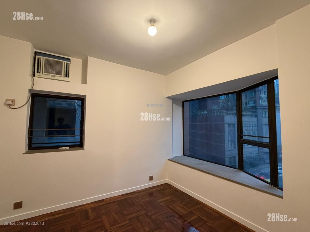 Euston Court Sell 2 Bedrooms , 1 Bathroom 587 ft²