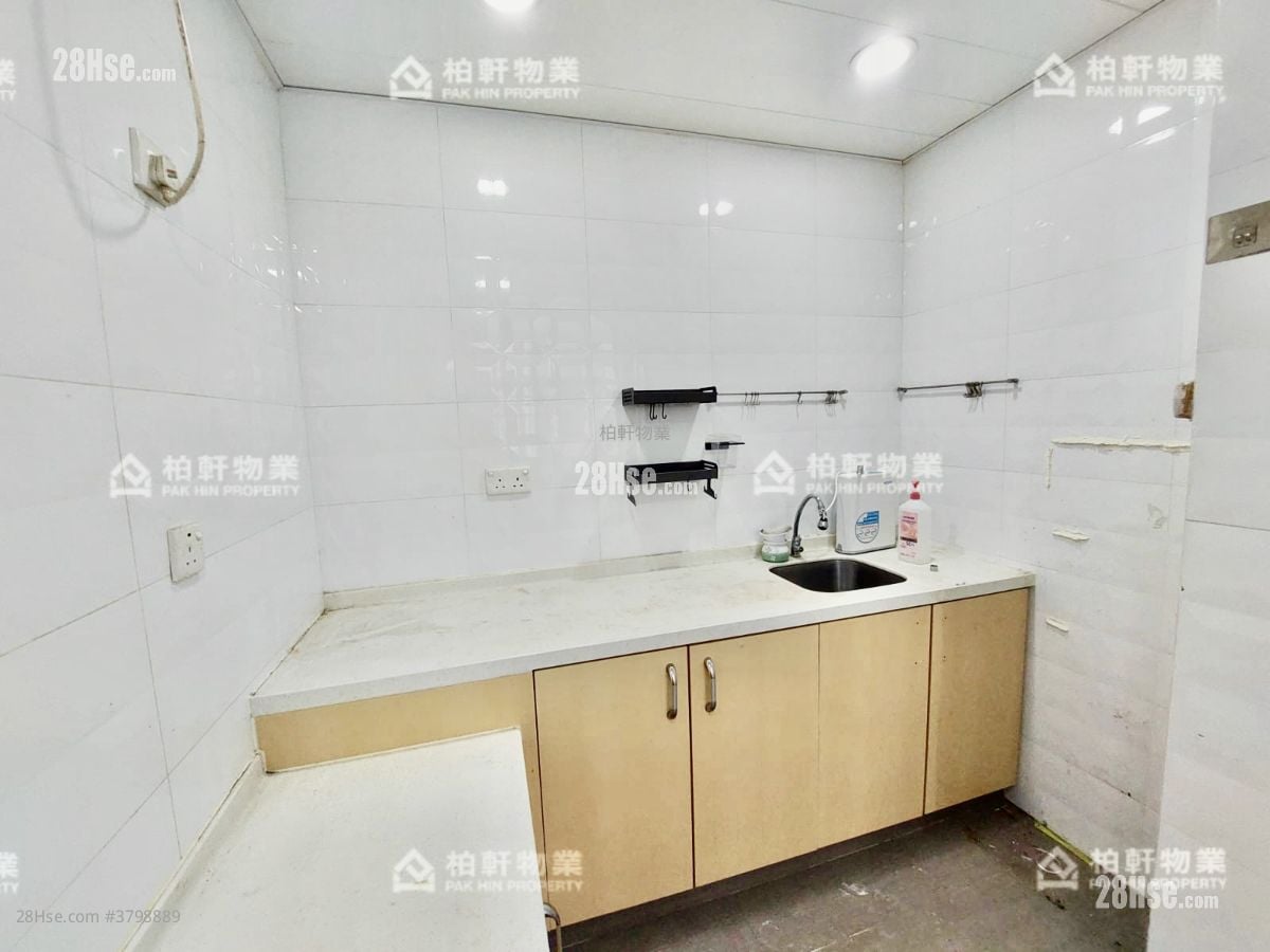 Apartment Rental 3 Bedrooms , 2 Bathrooms 1,079 ft²