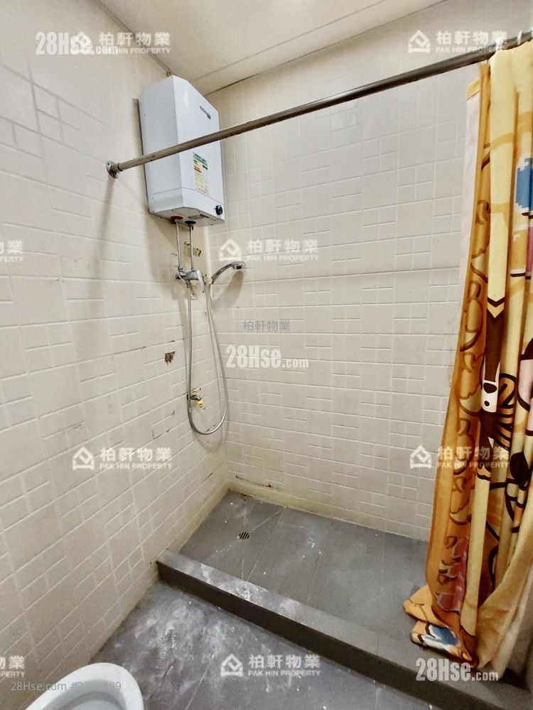 Apartment Rental 3 Bedrooms , 2 Bathrooms 1,079 ft²