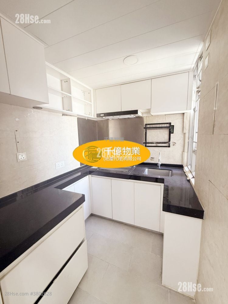 Hoi Lok Court Sell 2 Bedrooms 394 ft²