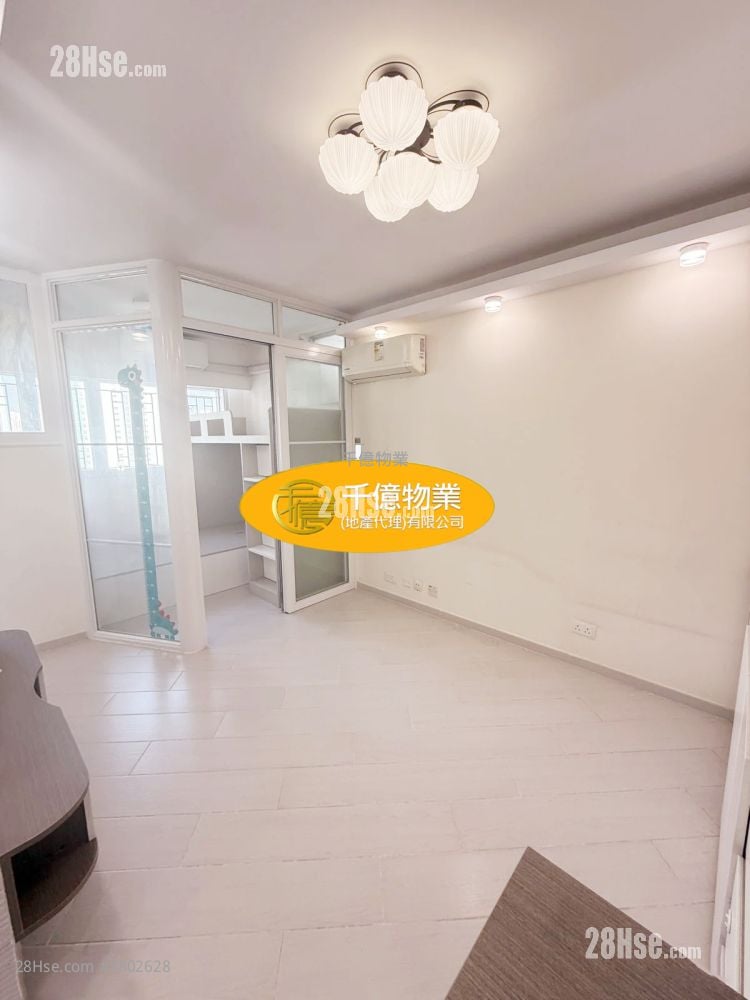Hoi Lok Court Sell 2 Bedrooms 394 ft²