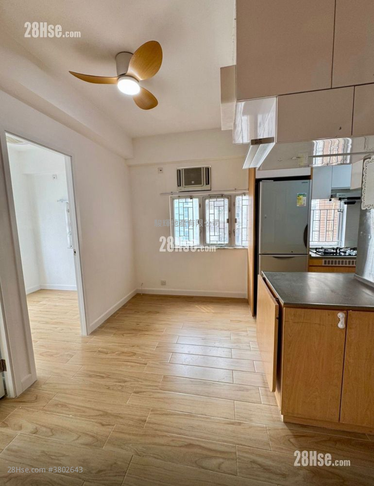 Hung Wai Building Sell 2 Bedrooms , 1 Bathroom 306 ft²