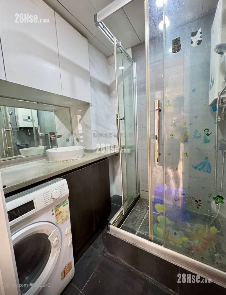 Hung Wai Building Sell 2 Bedrooms , 1 Bathroom 306 ft²