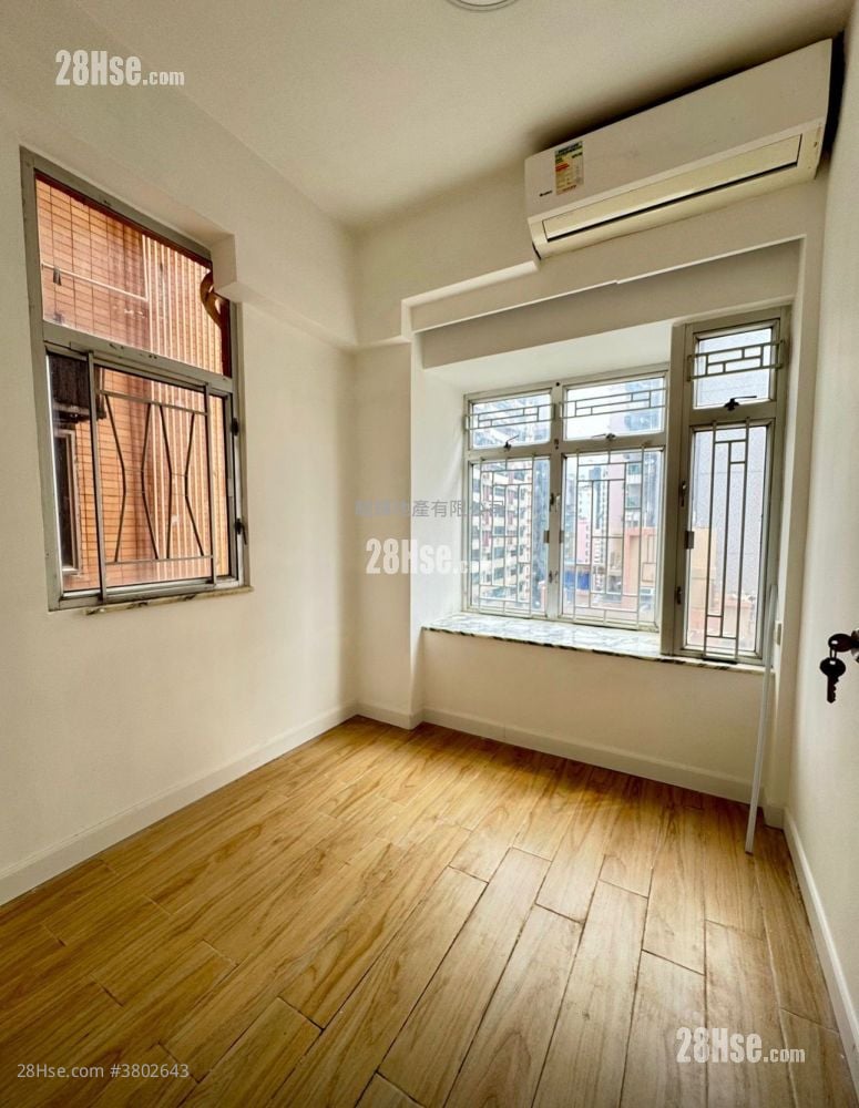 Hung Wai Building Sell 2 Bedrooms , 1 Bathroom 306 ft²