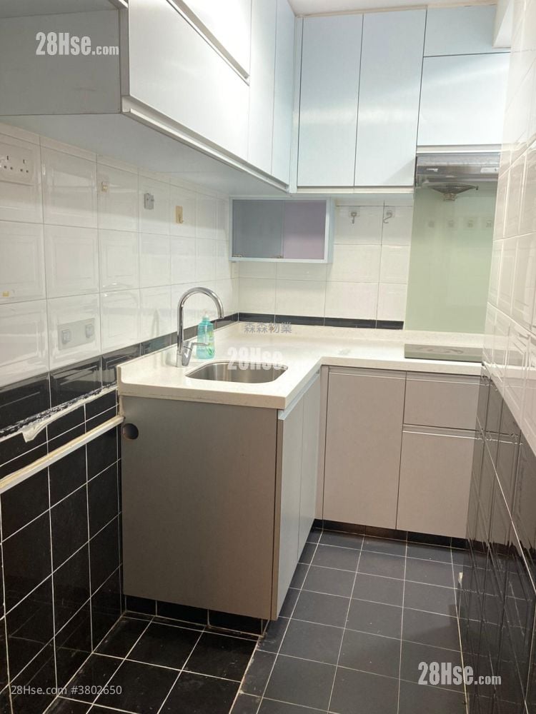 Bedford Gardens Rental 2 Bedrooms , 1 Bathroom 410 ft²