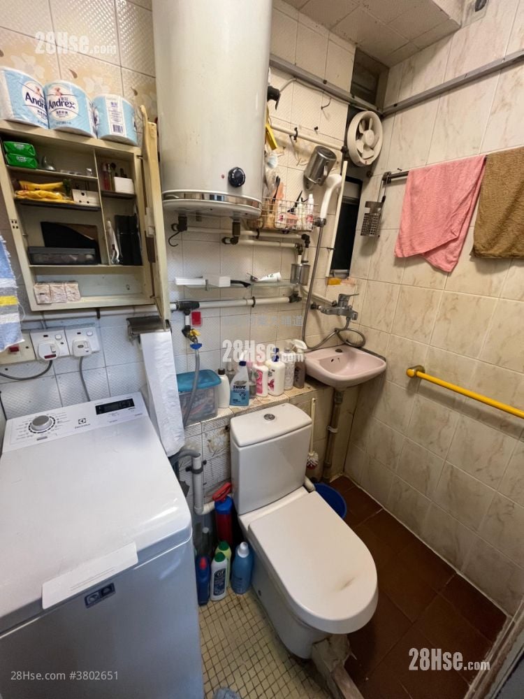 Tin Fung House Sell 2 Bedrooms , 1 Bathroom 269 ft²