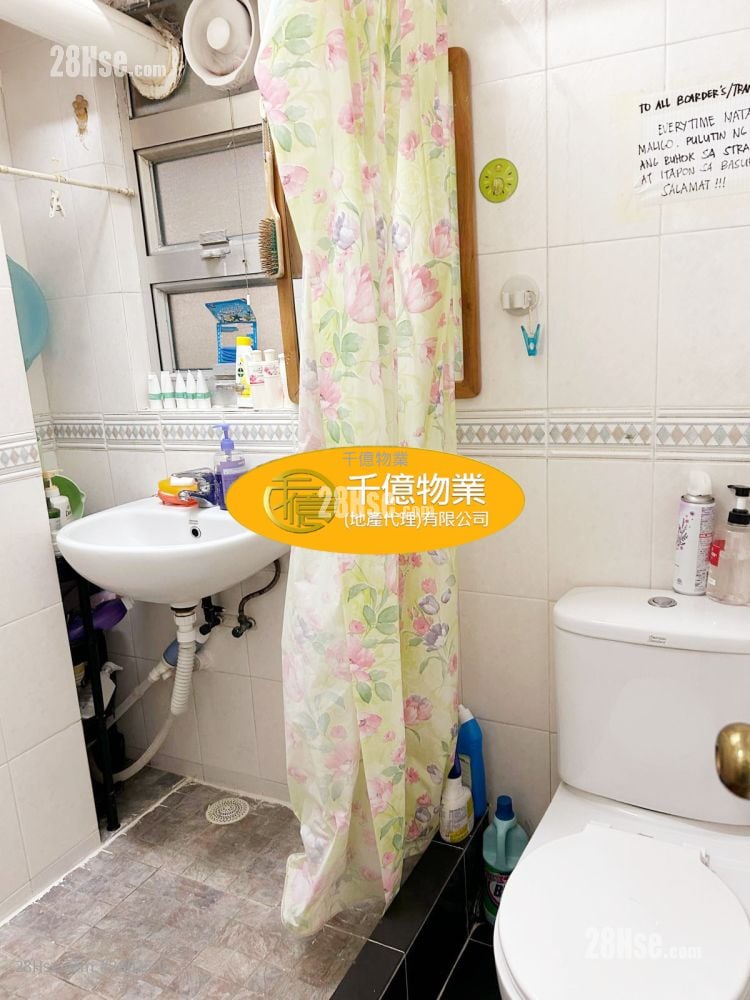 Hang Shing Building Sell 3 Bedrooms 479 ft²