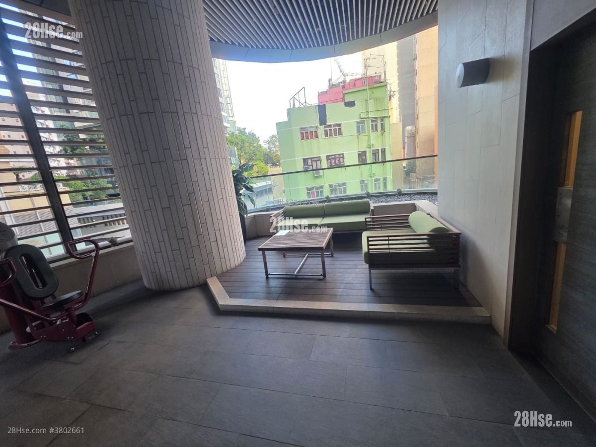 Queen's Cube Rental Studio 277 ft²