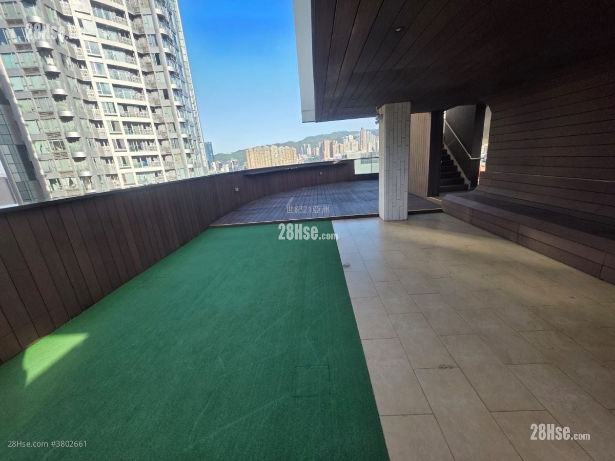 Queen's Cube Rental Studio 277 ft²