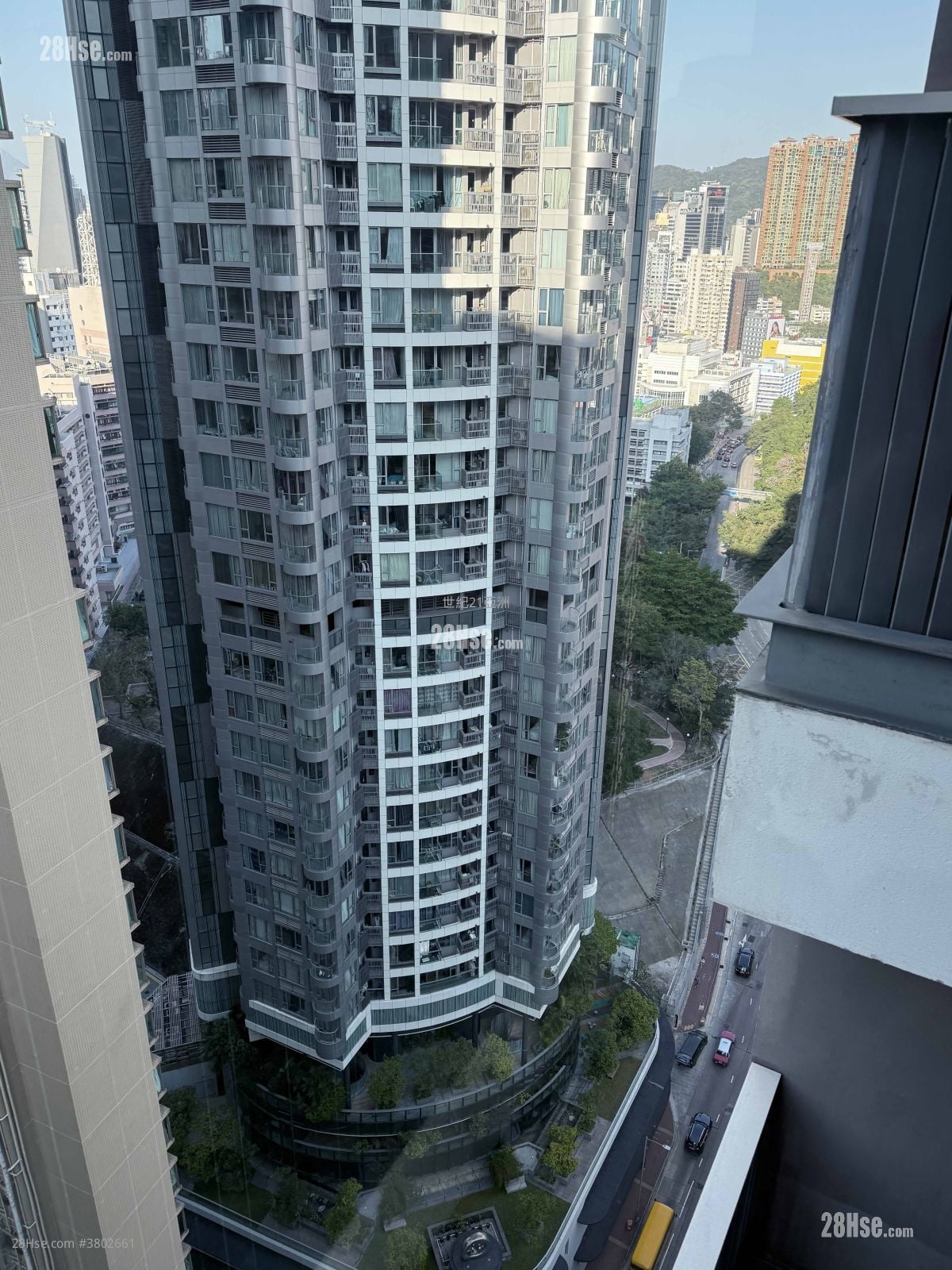 Queen's Cube Rental Studio 277 ft²