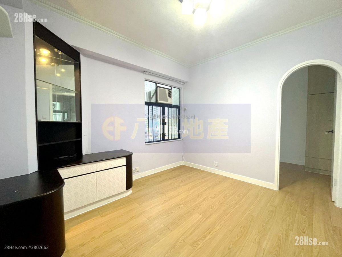 Wing Loong Building Sell 2 Bedrooms , 1 Bathroom 293 ft²
