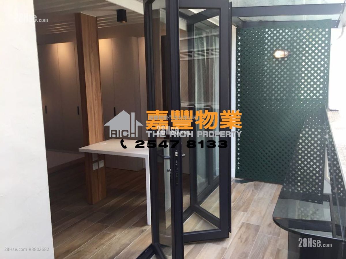 Sai On Building Rental Studio 262 ft²