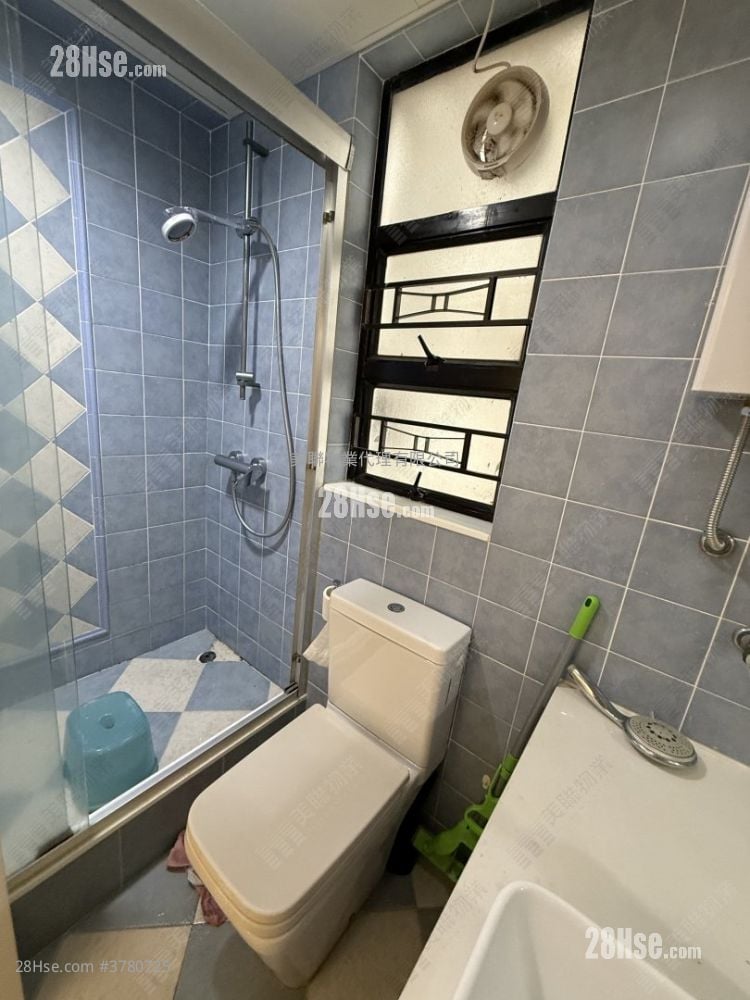 杏花邨 售盘 4 房 , 2 浴室 826 平方尺