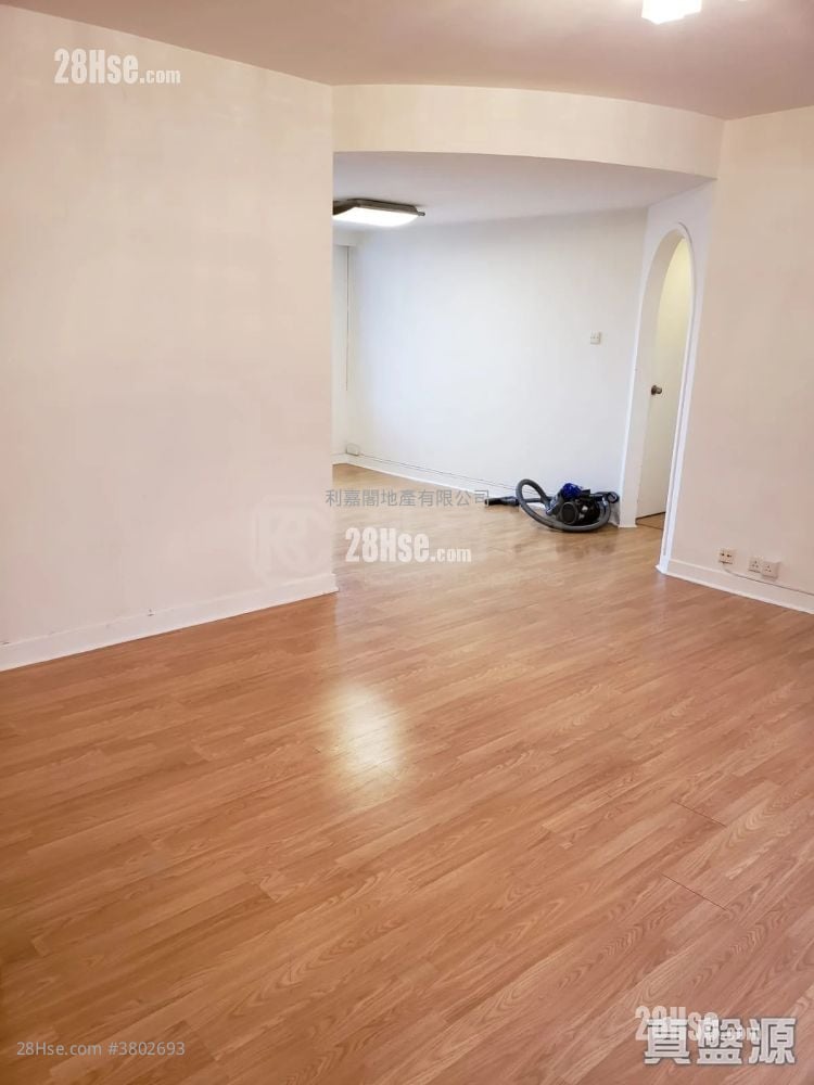 Wing Cheung Court Sell 3 Bedrooms 1,116 ft²