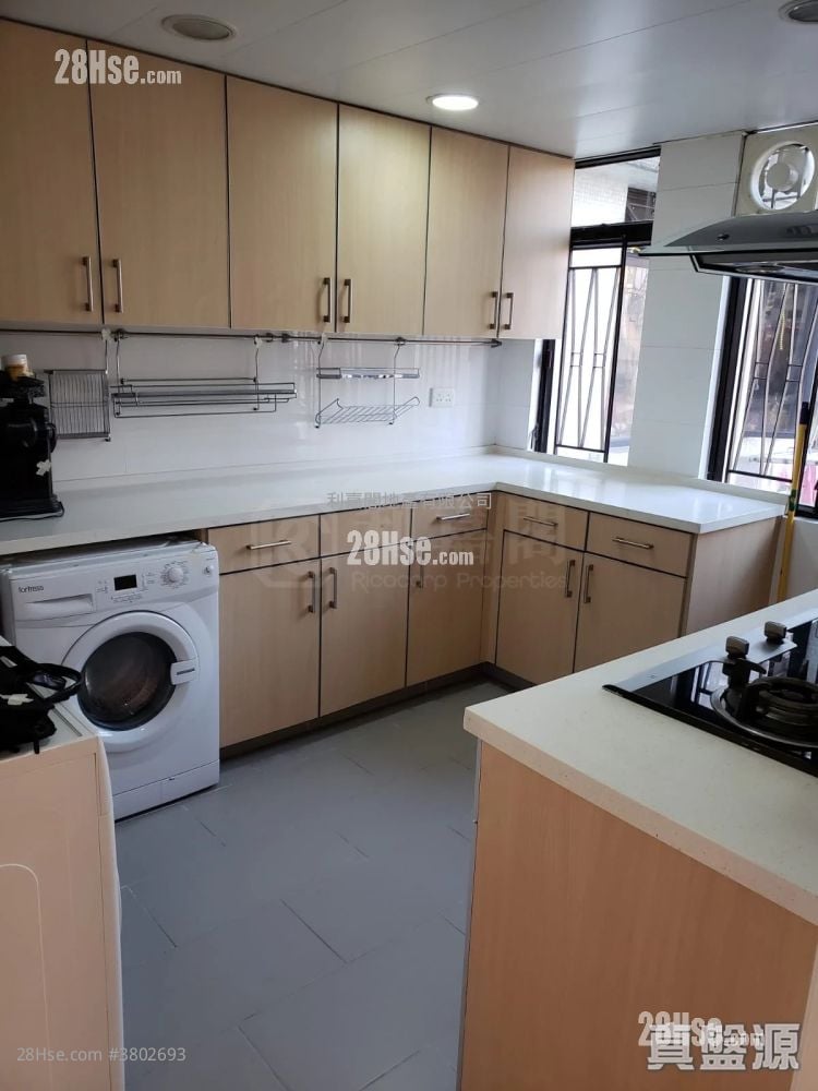 Wing Cheung Court Sell 3 Bedrooms 1,116 ft²