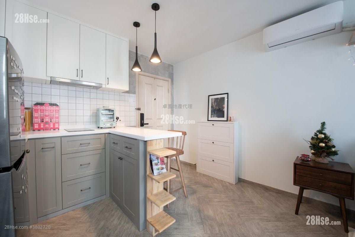 Houston Court Sell 1 Bedroom , 1 Bathroom 301 ft²