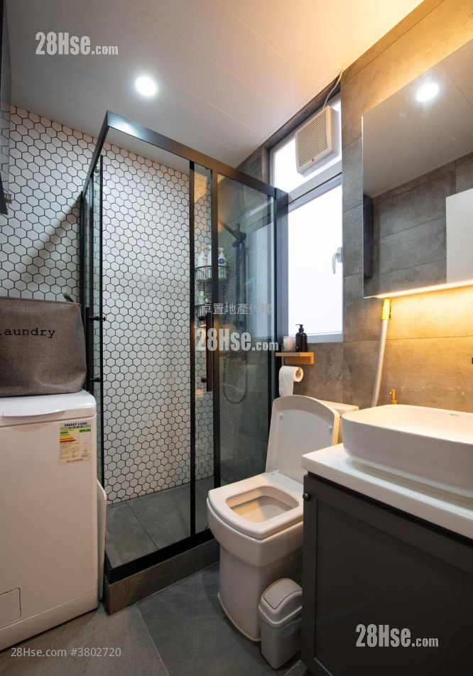 Houston Court Sell 1 Bedroom , 1 Bathroom 301 ft²