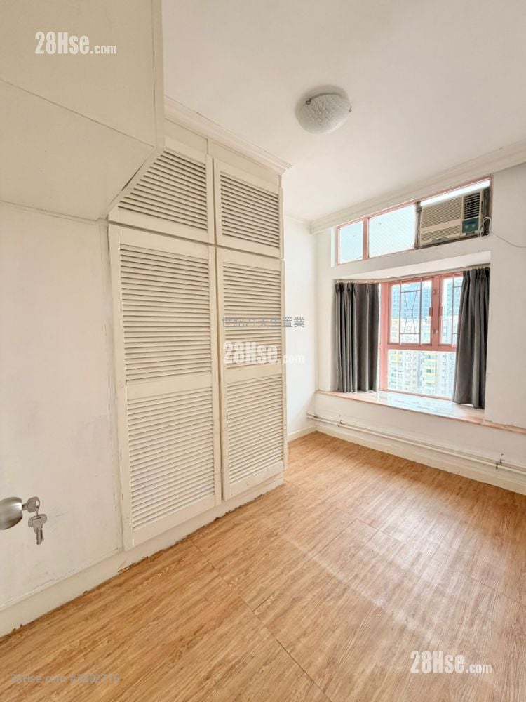 Hong Kong Gold Coast Sell 3 Bedrooms , 2 Bathrooms 685 ft²