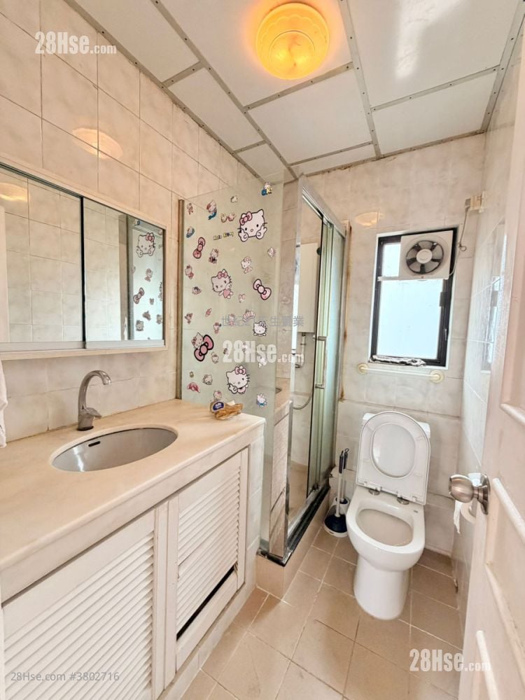 Hong Kong Gold Coast Sell 3 Bedrooms , 2 Bathrooms 685 ft²