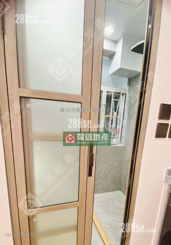 Yan On Building Rental 1 Bedroom , 1 Bathroom 200 ft²