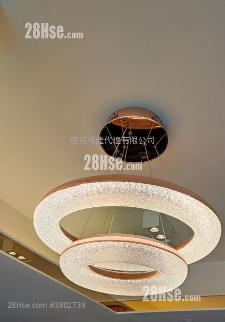 Caldecott Hill Sell 1 Bedroom , 2 Bathrooms 764 ft²