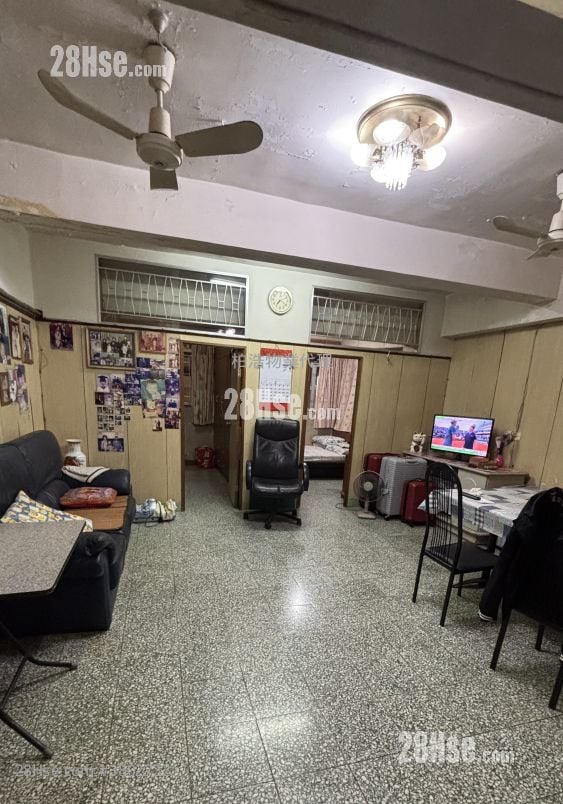 Hing Wah House Sell 3 Bedrooms , 1 Bathroom 702 ft²