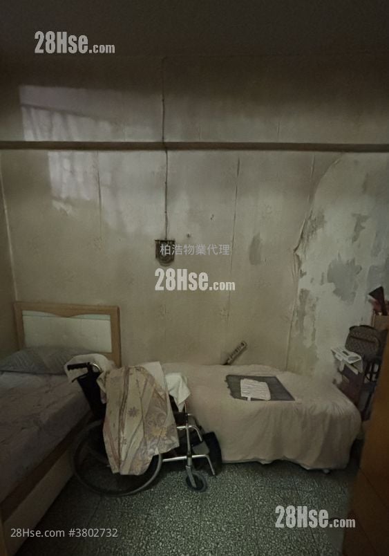 Hing Wah House Sell 3 Bedrooms , 1 Bathroom 702 ft²