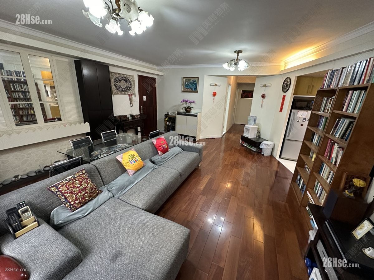 Villa Castell Sell 3 Bedrooms , 2 Bathrooms 915 ft²