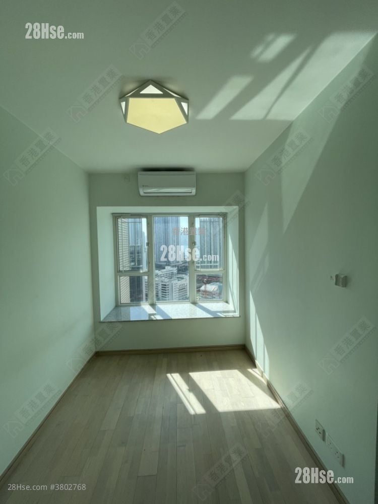 The Sparkle Sell 3 Bedrooms , 2 Bathrooms 670 ft²