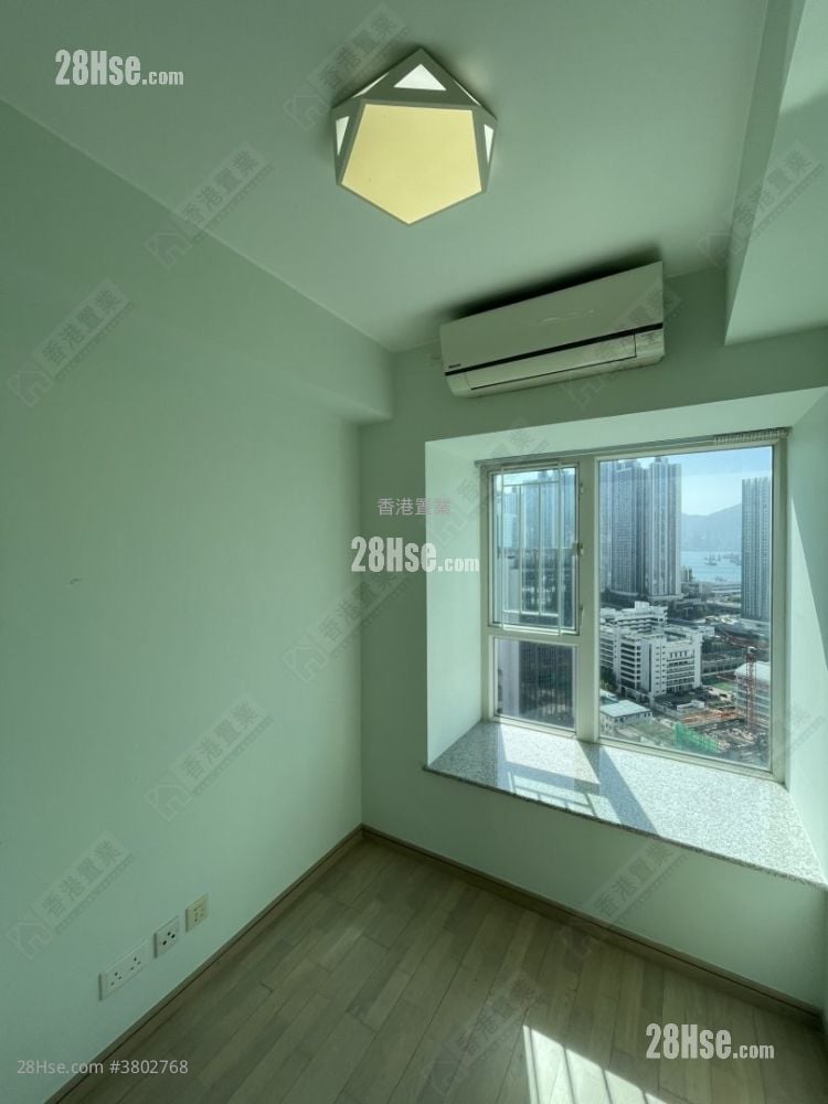 The Sparkle Sell 3 Bedrooms , 2 Bathrooms 670 ft²