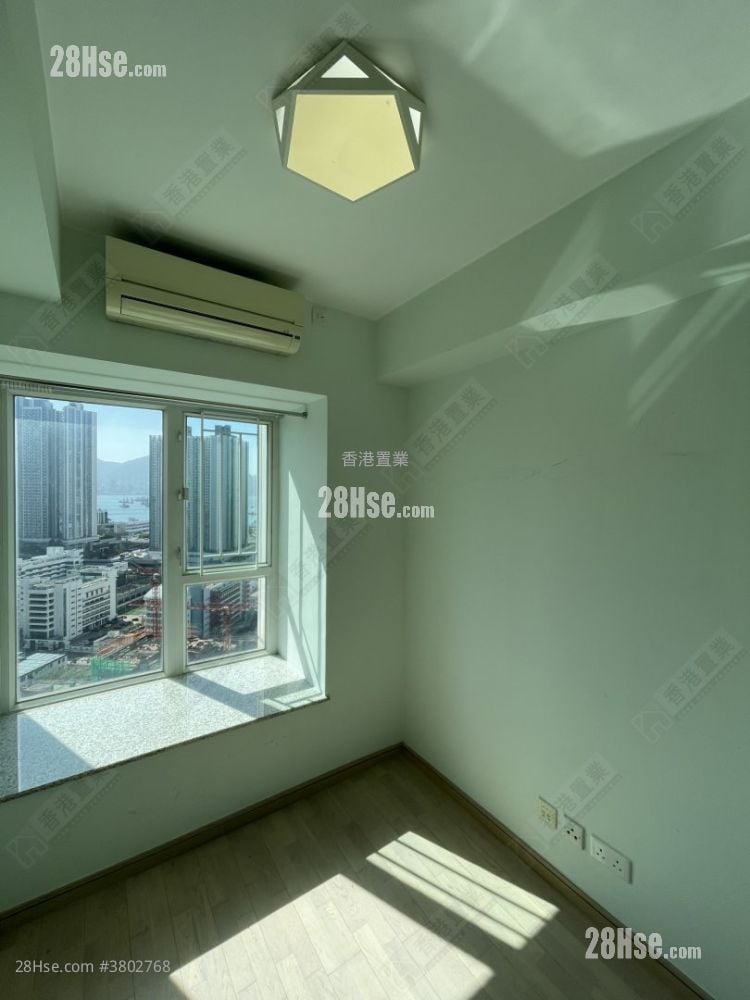 The Sparkle Sell 3 Bedrooms , 2 Bathrooms 670 ft²