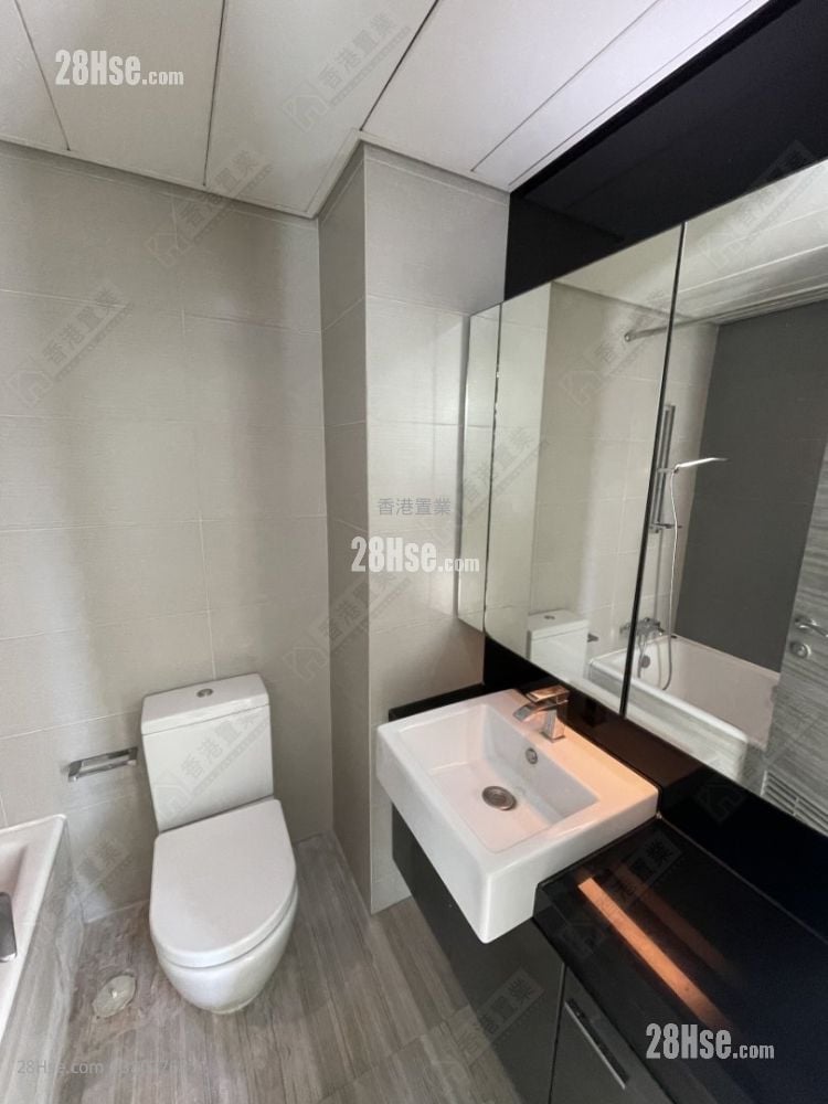 The Sparkle Sell 3 Bedrooms , 2 Bathrooms 670 ft²