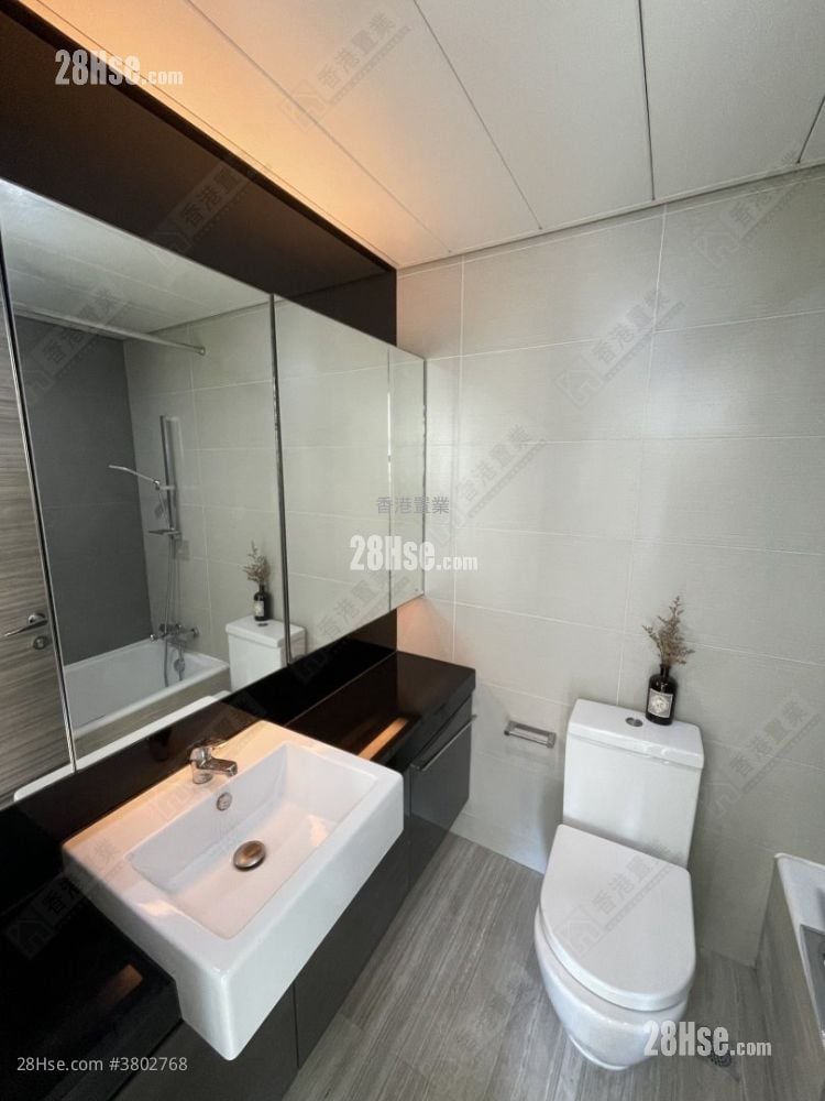 The Sparkle Sell 3 Bedrooms , 2 Bathrooms 670 ft²