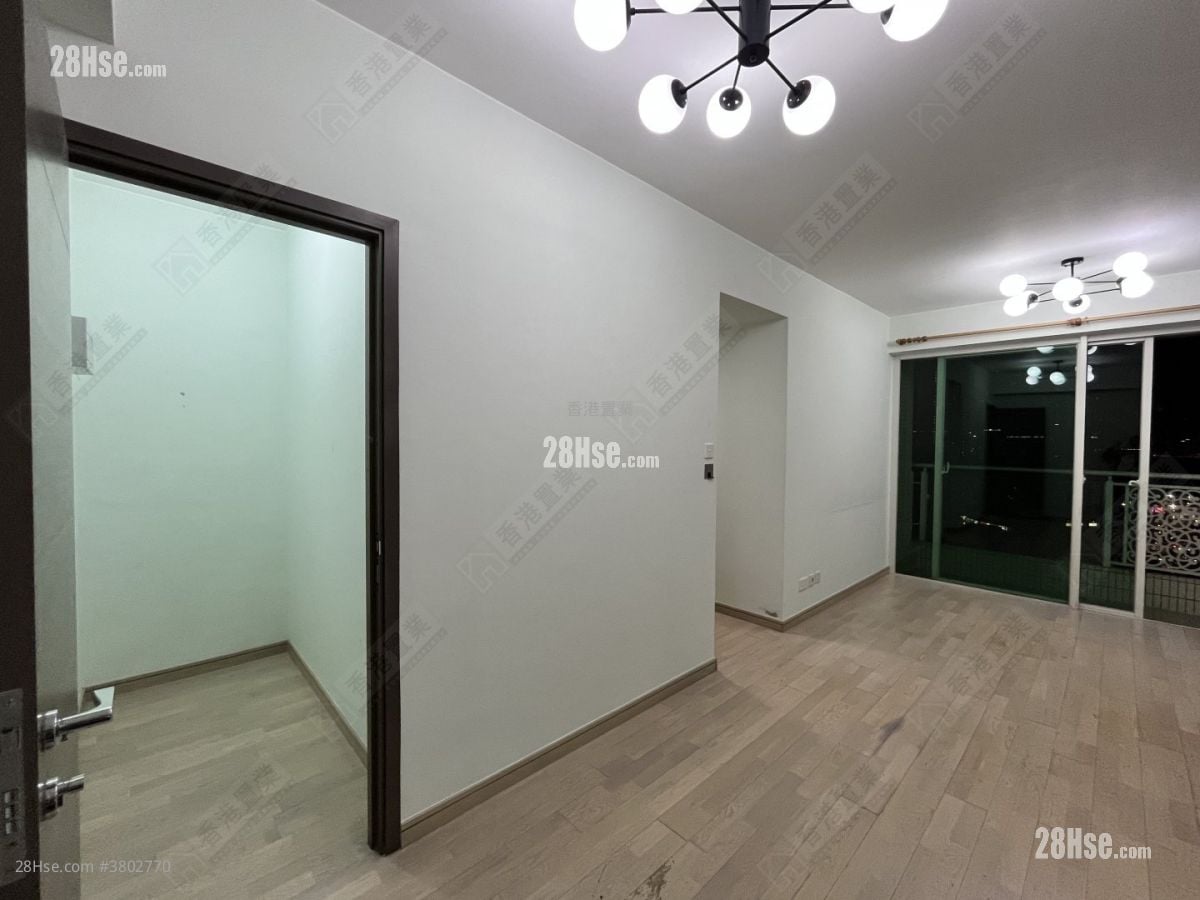 The Sparkle Sell 3 Bedrooms , 2 Bathrooms 670 ft²