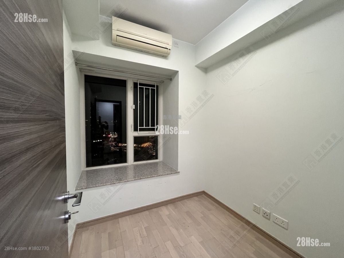 The Sparkle Sell 3 Bedrooms , 2 Bathrooms 670 ft²