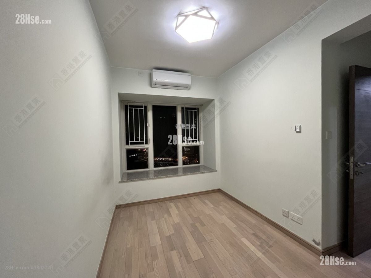 The Sparkle Sell 3 Bedrooms , 2 Bathrooms 670 ft²