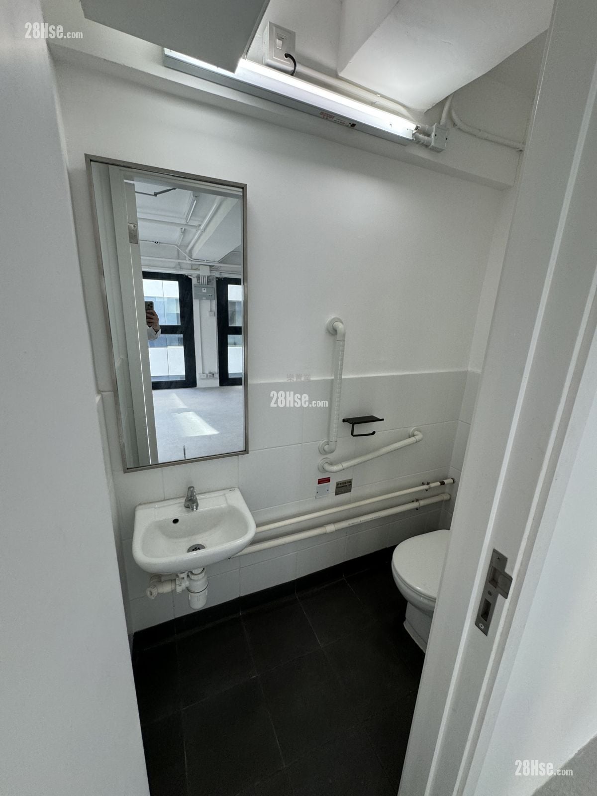 Aveny 租盘 1 厕所