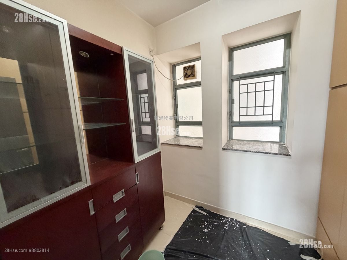 Tung Chung Crescent Rental 4 Bedrooms , 2 Bathrooms 868 ft²