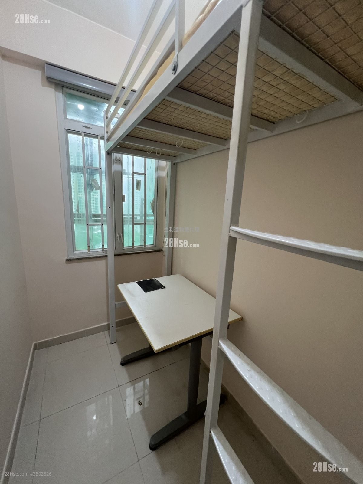 侨伟大厦 租盘 4 房 , 2 浴室 631 平方尺